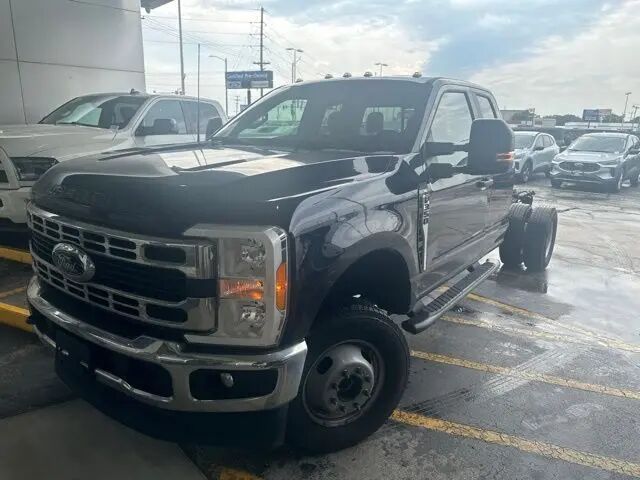 2023 Ford F-350 Super Duty Lariat — photo 1 of 7
