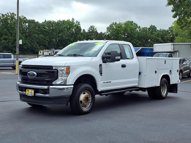 2021 Ford F-350 Super Duty Lariat — photo 1 of 13