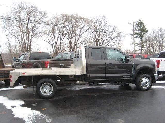2024 Ford F-350 Super Duty Lariat — photo 1 of 1