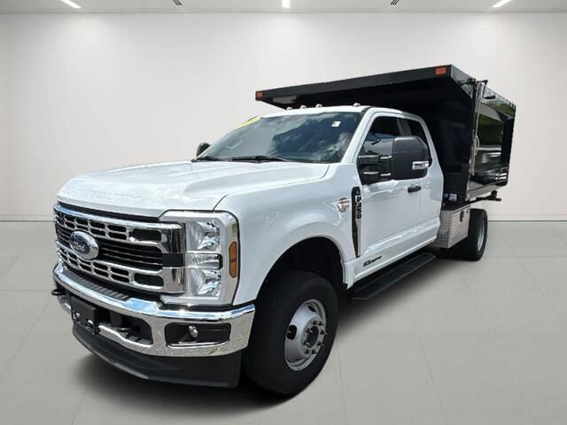 2024 Ford F-350 Super Duty Lariat — photo 1 of 13