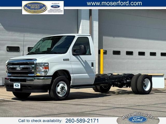 2027 Ford E-Series E-350 SD — photo 1 of 10