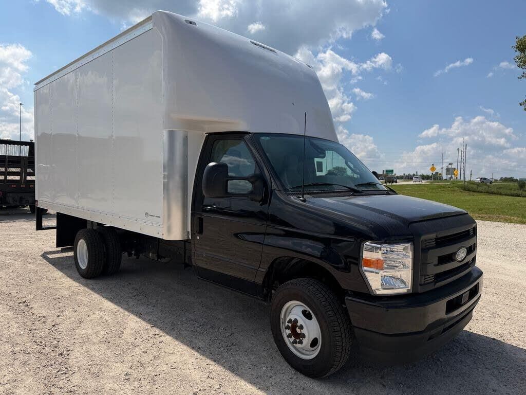 2027 Ford E-Series E-350 SD — photo 1 of 14