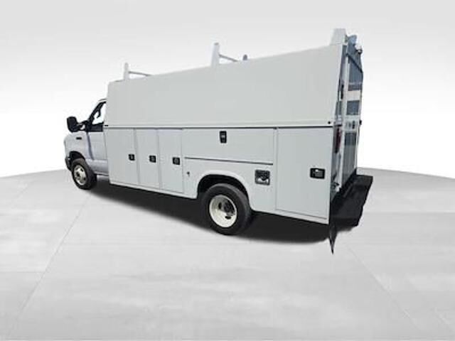 2024 Ford E-Series E-450 SD — photo 1 of 12