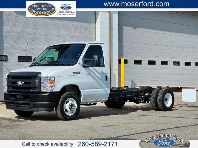 2027 Ford E-Series E-450 SD — photo 1 of 10