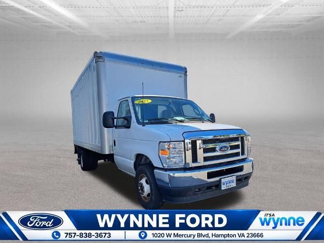 2025 Ford E-Series E-450 SD — photo 1 of 8
