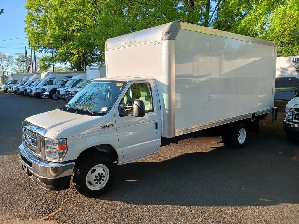 2025 Ford E-Series E-450 SD — photo 1 of 13