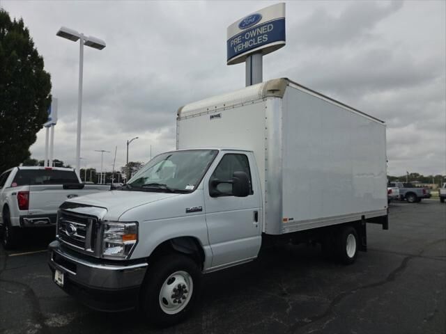 2024 Ford E-Series E-450 SD