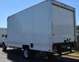 2025 Ford E-Series E-450 SD