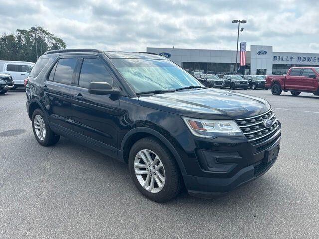 2017 Ford Explorer Base — photo 1 of 9