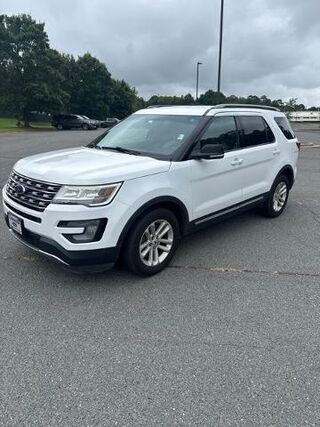 2017 Ford Explorer XLT — photo 1 of 13