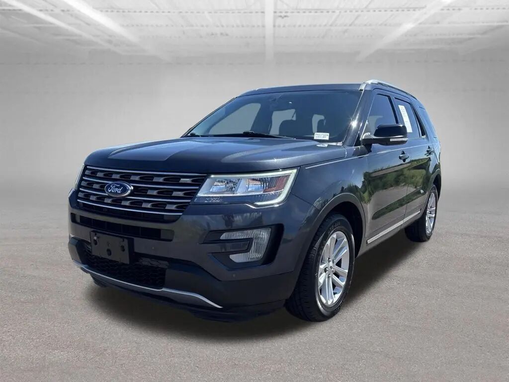 2017 Ford Explorer XLT — photo 1 of 13