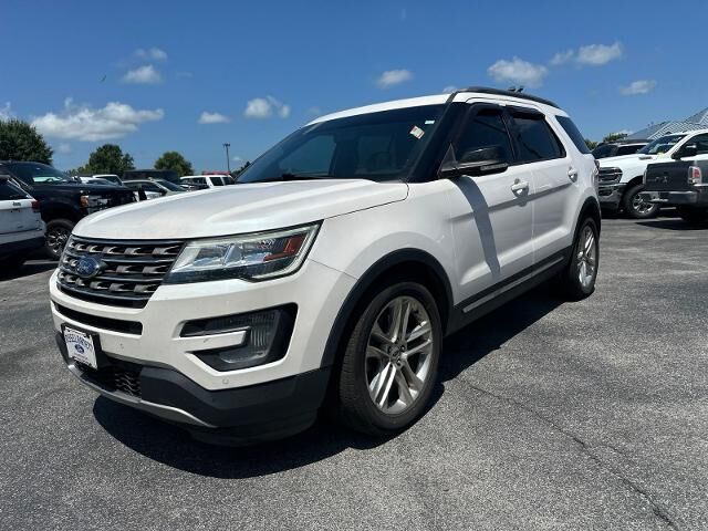2017 Ford Explorer XLT — photo 1 of 12
