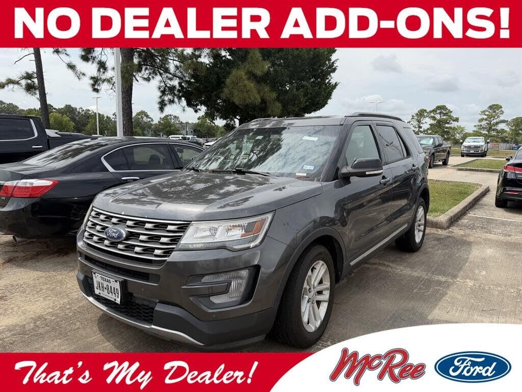 2017 Ford Explorer XLT — photo 1 of 2