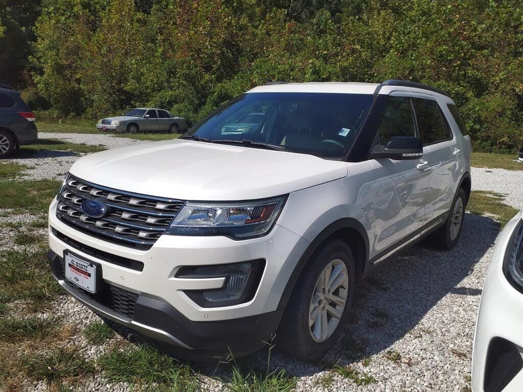 2017 Ford Explorer XLT — photo 1 of 1