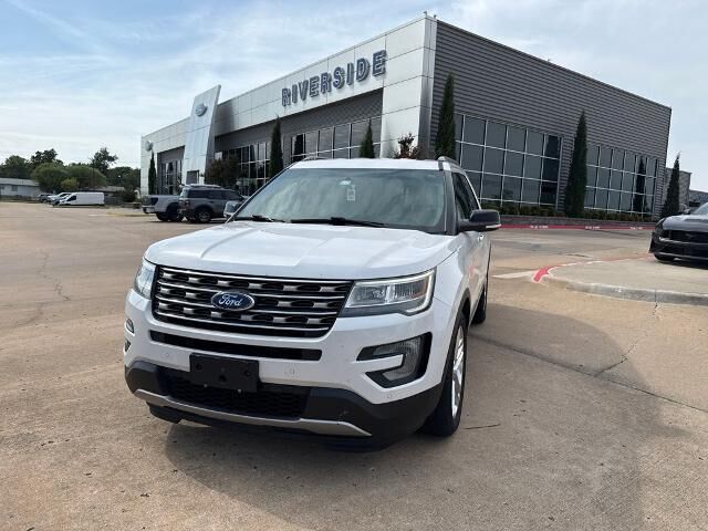 2017 Ford Explorer XLT — photo 1 of 22