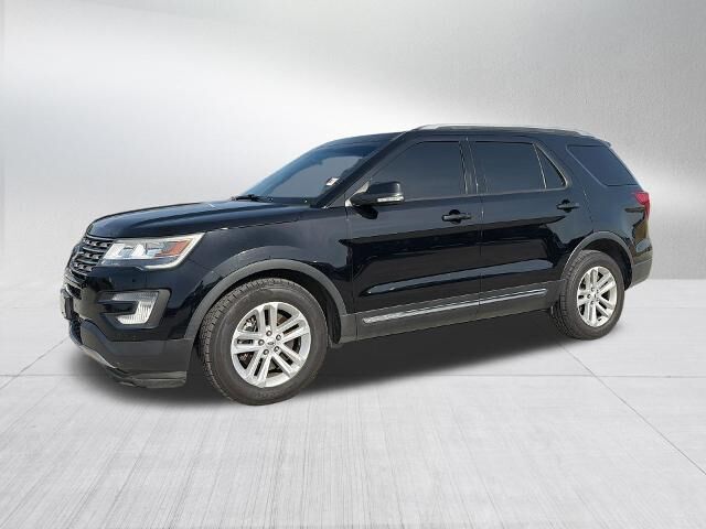 2017 Ford Explorer XLT — photo 1 of 13