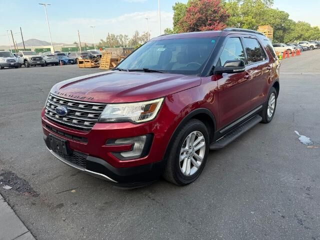 2017 Ford Explorer XLT — photo 1 of 11