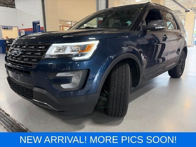 2017 Ford Explorer XLT — photo 1 of 22
