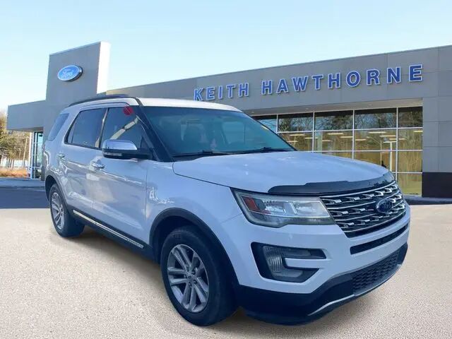 2017 Ford Explorer XLT — photo 1 of 11