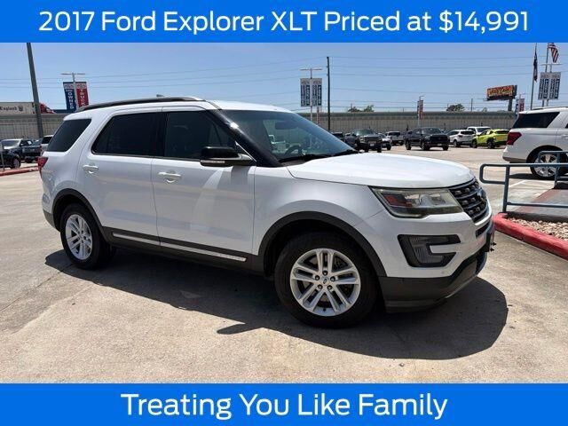 2017 Ford Explorer XLT — photo 1 of 4
