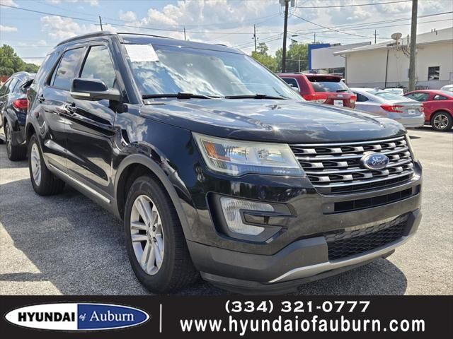 2017 Ford Explorer XLT — photo 1 of 16