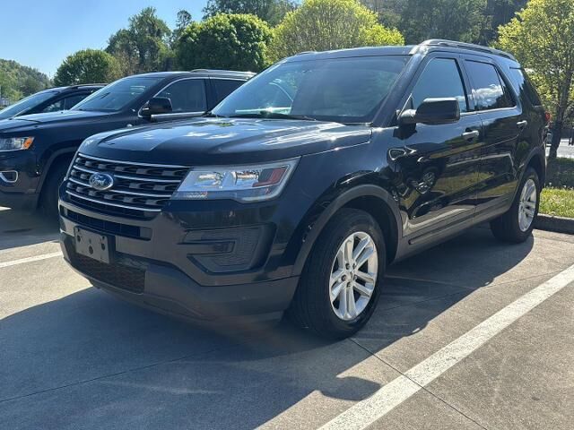 2017 Ford Explorer Base — photo 1 of 6