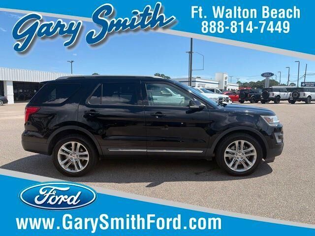 2017 Ford Explorer XLT — photo 1 of 26