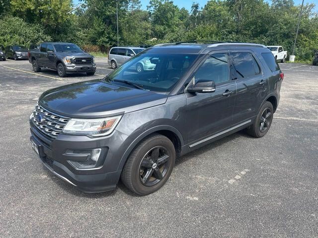 2016 Ford Explorer XLT — photo 1 of 10
