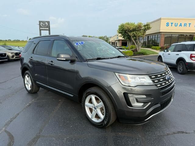 2017 Ford Explorer XLT — photo 1 of 39