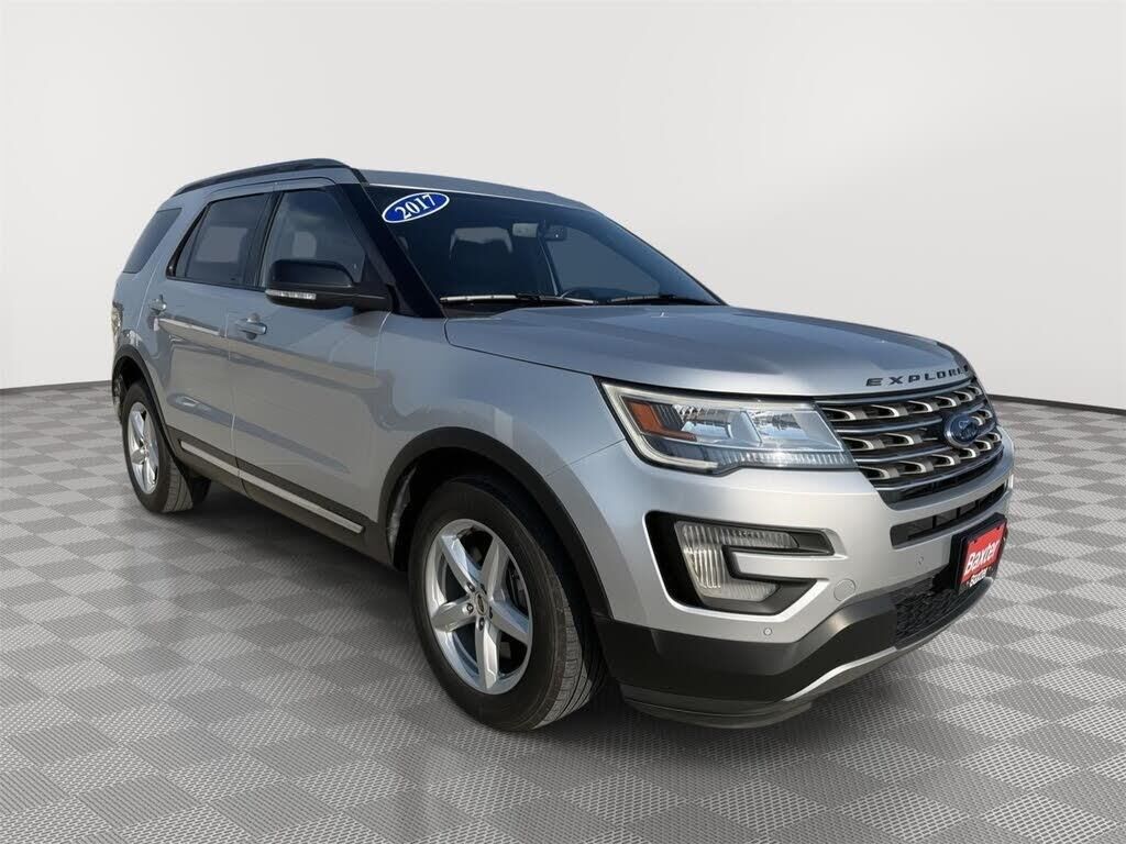 2017 Ford Explorer XLT — photo 1 of 14