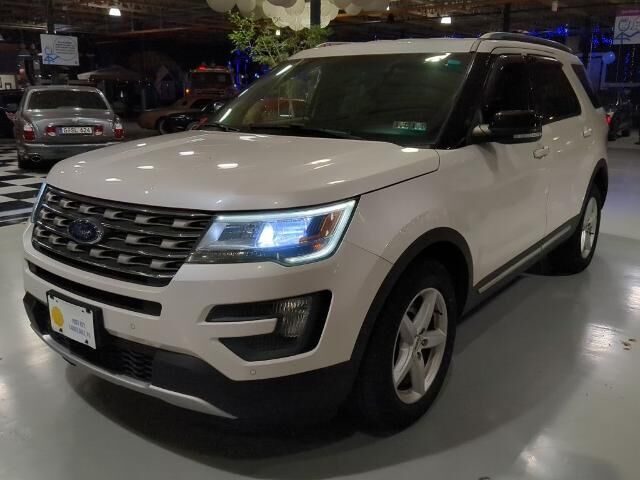 2016 Ford Explorer XLT — photo 1 of 13