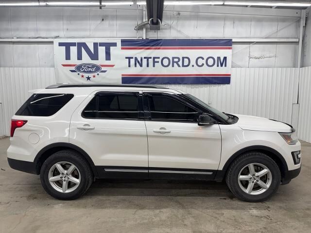 2016 Ford Explorer XLT — photo 1 of 13