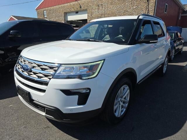 2018 Ford Explorer XLT — photo 1 of 3