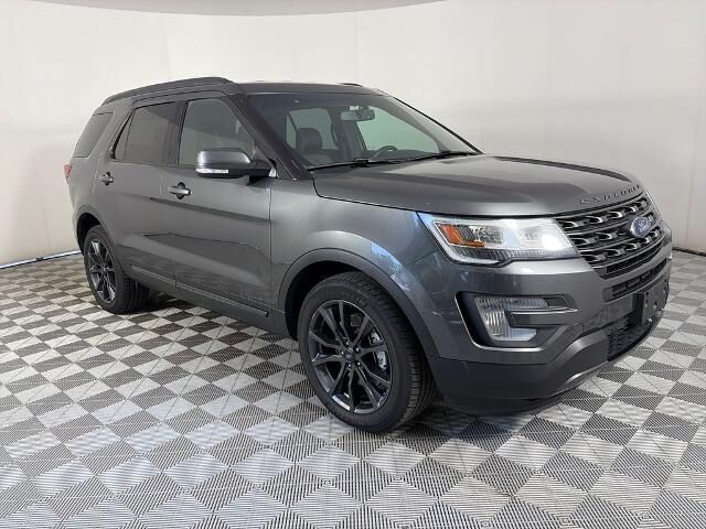 2017 Ford Explorer XLT — photo 1 of 26