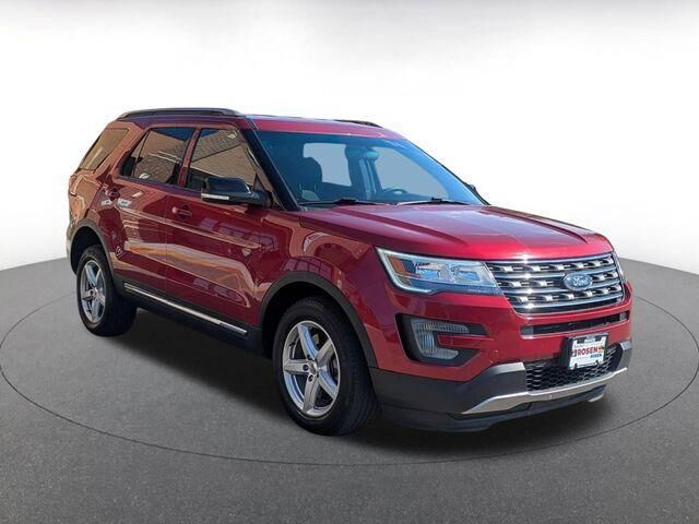 2017 Ford Explorer XLT — photo 1 of 13