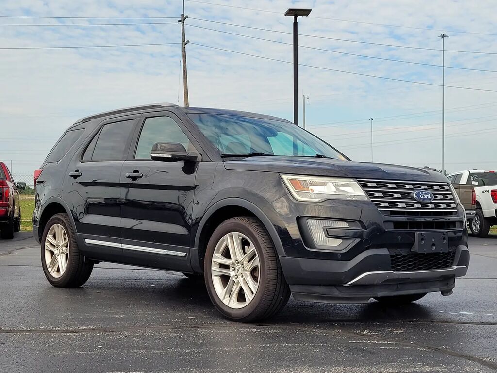 2017 Ford Explorer XLT — photo 1 of 11