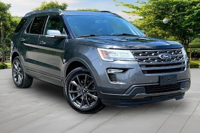 2018 Ford Explorer XLT — photo 1 of 13