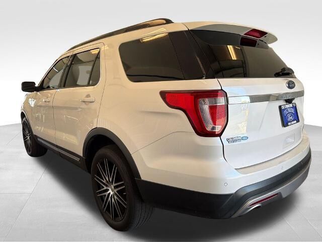 2017 Ford Explorer XLT — photo 1 of 12