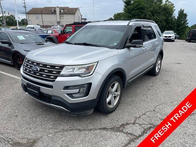 2017 Ford Explorer XLT — photo 1 of 26
