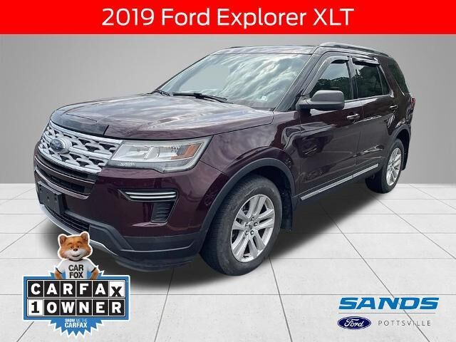 2019 Ford Explorer XLT — photo 1 of 10