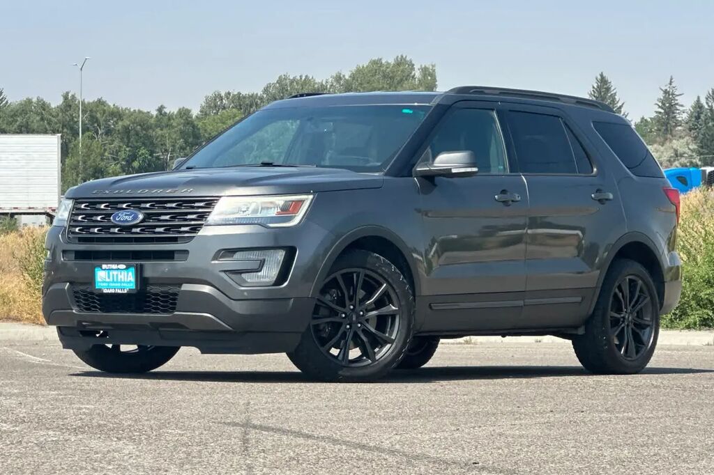 2017 Ford Explorer XLT — photo 1 of 39