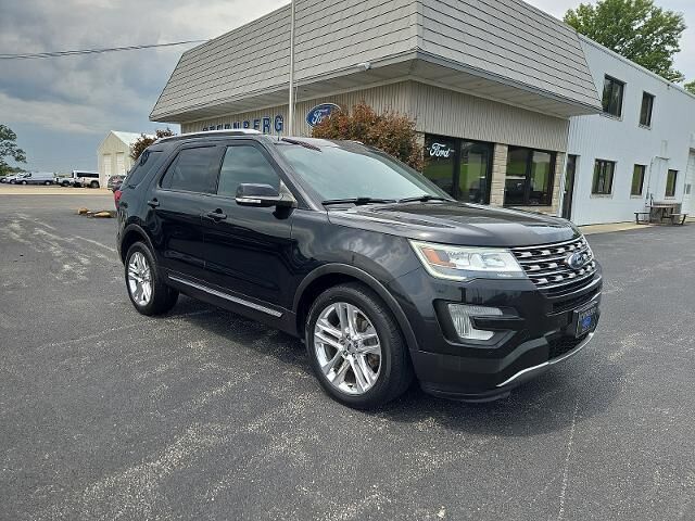 2017 Ford Explorer XLT — photo 1 of 13