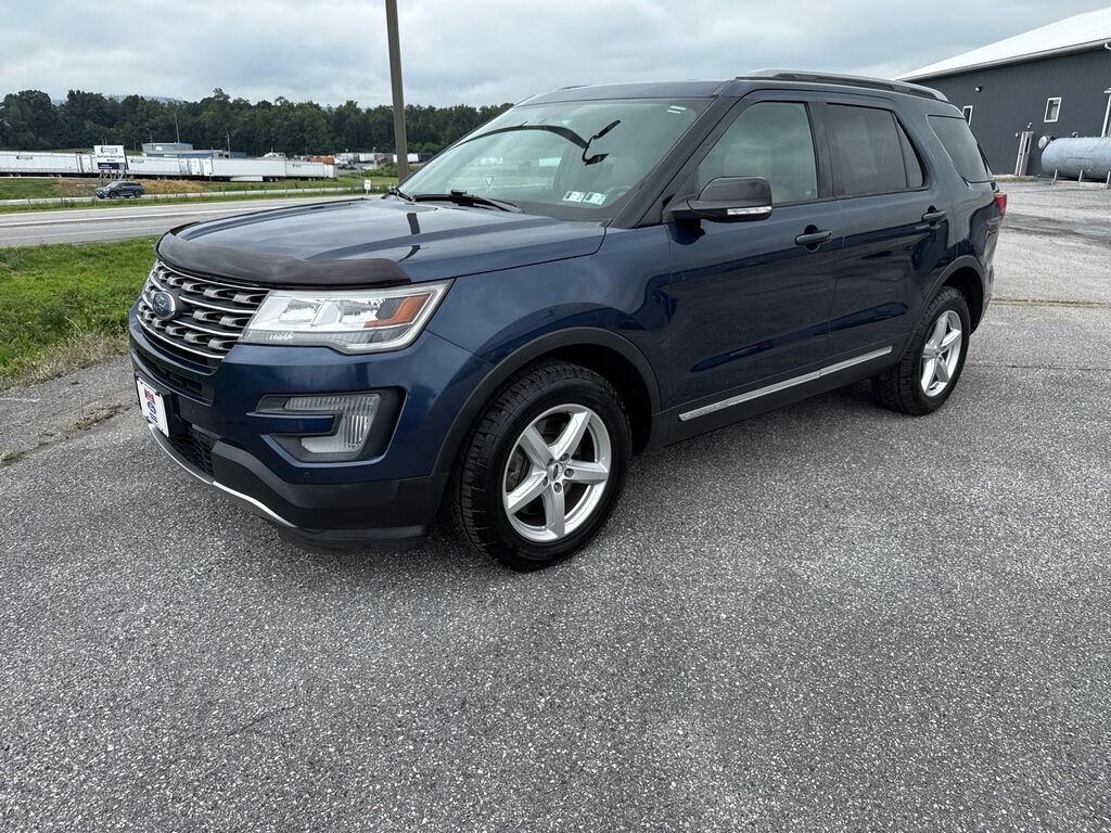 2017 Ford Explorer XLT — photo 1 of 2