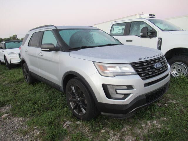 2017 Ford Explorer XLT — photo 1 of 4