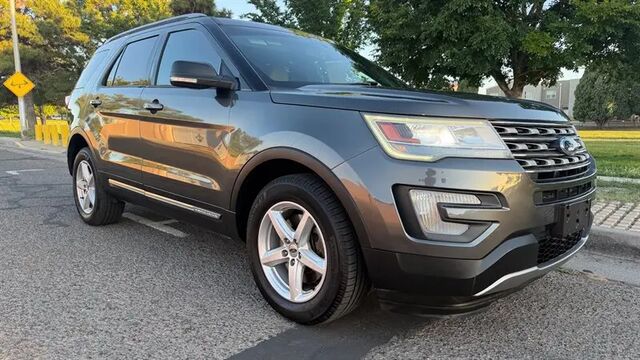 2016 Ford Explorer XLT — photo 1 of 11