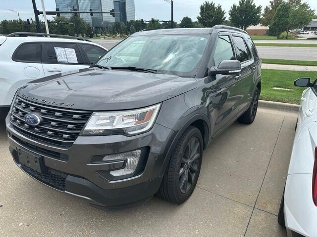 2017 Ford Explorer XLT — photo 1 of 13