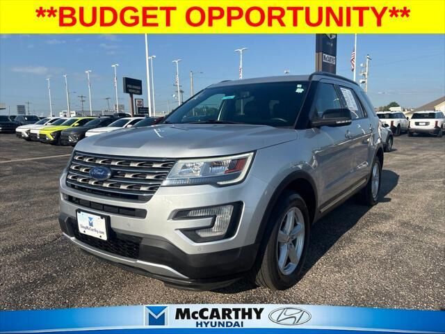 2017 Ford Explorer XLT — photo 1 of 10