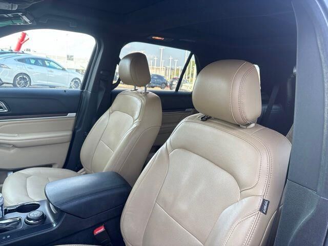 2017 Ford Explorer Limited — photo 1 of 8
