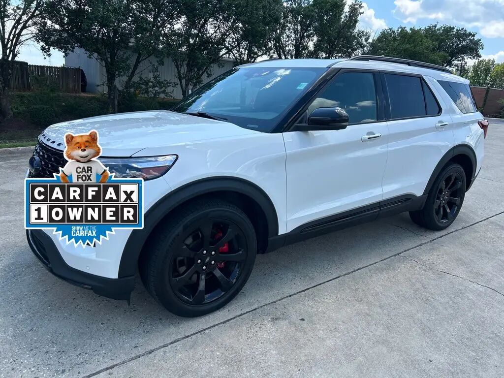 2023 Ford Explorer ST — photo 1 of 4