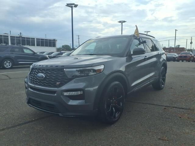 2024 Ford Explorer ST — photo 1 of 13